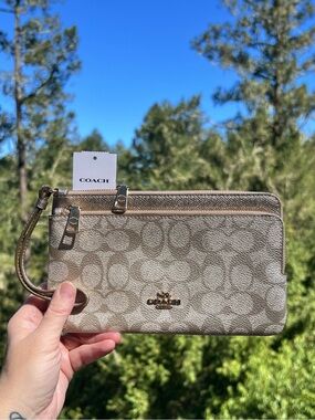 COACH Double Zip Wallet In Signature Canvas CW968 NWT
